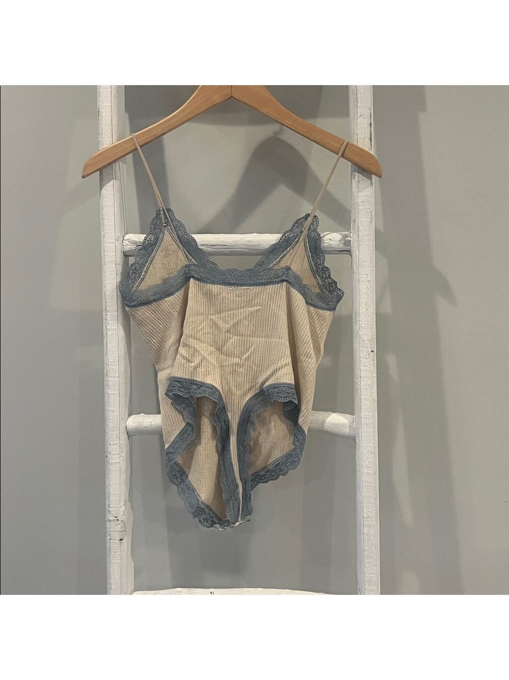 Out from under urban outfitters Cream and Blue Lace Trim cami Bodysuit large - Picture 6 of 7